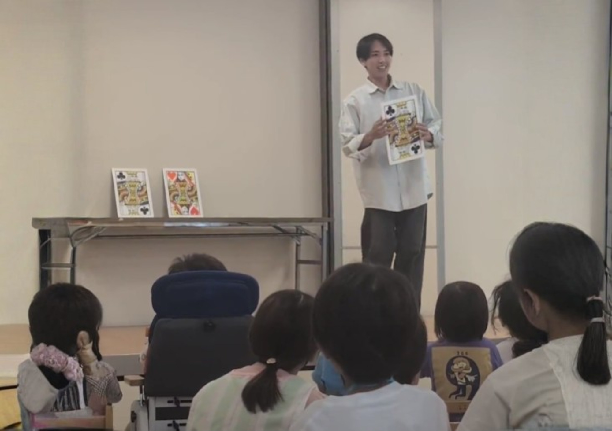 保育園でのマジックショー